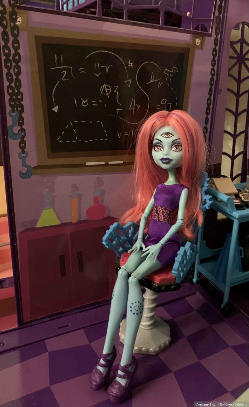 Мой обзор на «Школу монстров» и обзор на коллекцию монстров и куколок формата монстров (фото 5)