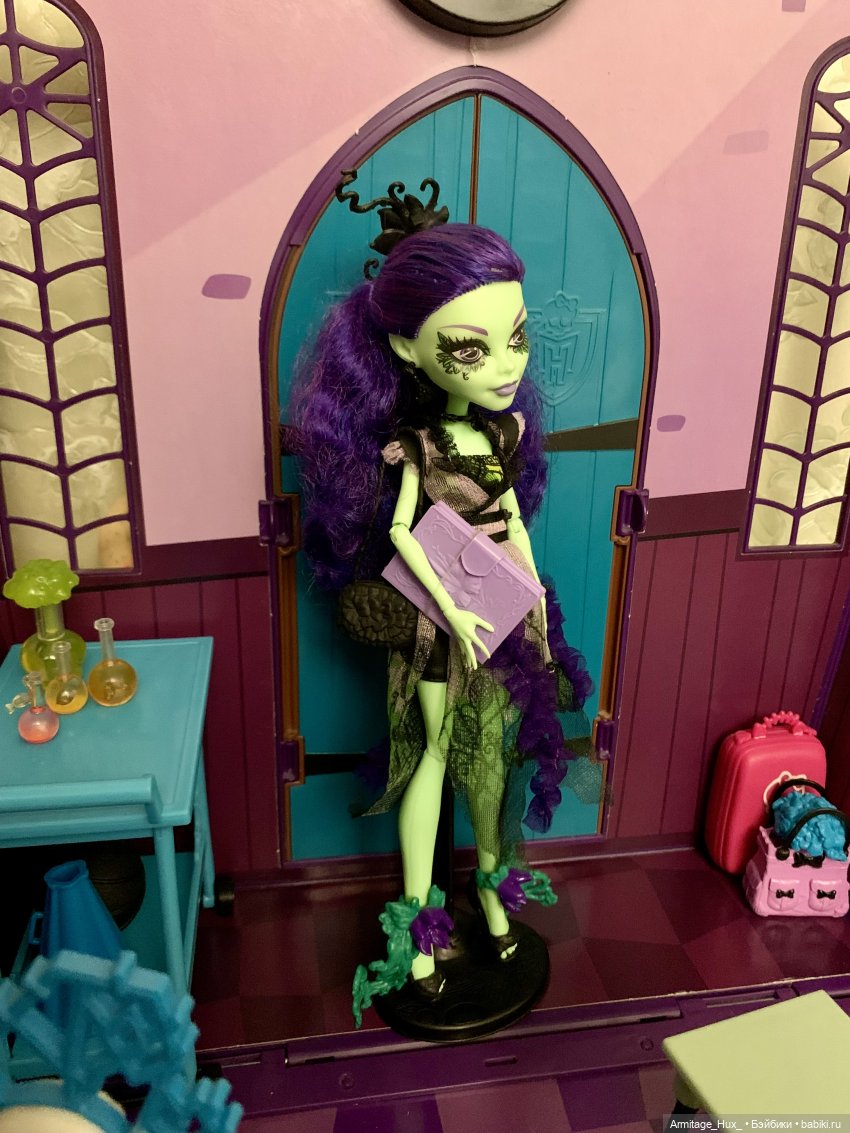 Мой обзор на «Школу монстров» и обзор на коллекцию монстров и куколок формата монстров