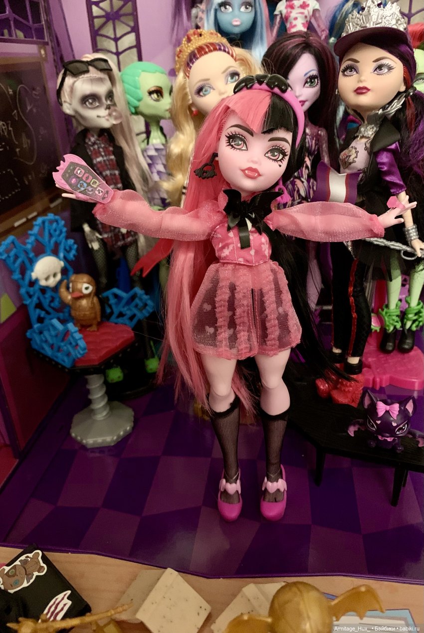 Мой обзор на «Школу монстров» и обзор на коллекцию монстров и куколок формата монстров