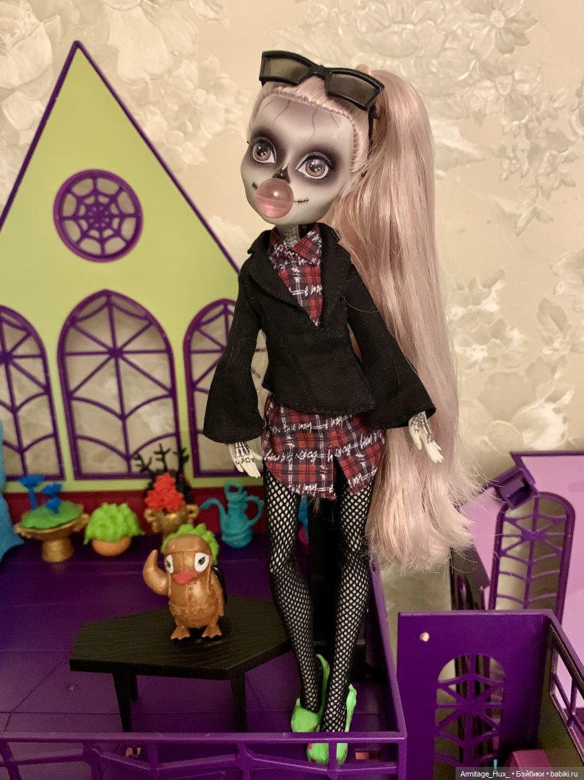 Мой обзор на «Школу монстров» и обзор на коллекцию монстров и куколок формата монстров