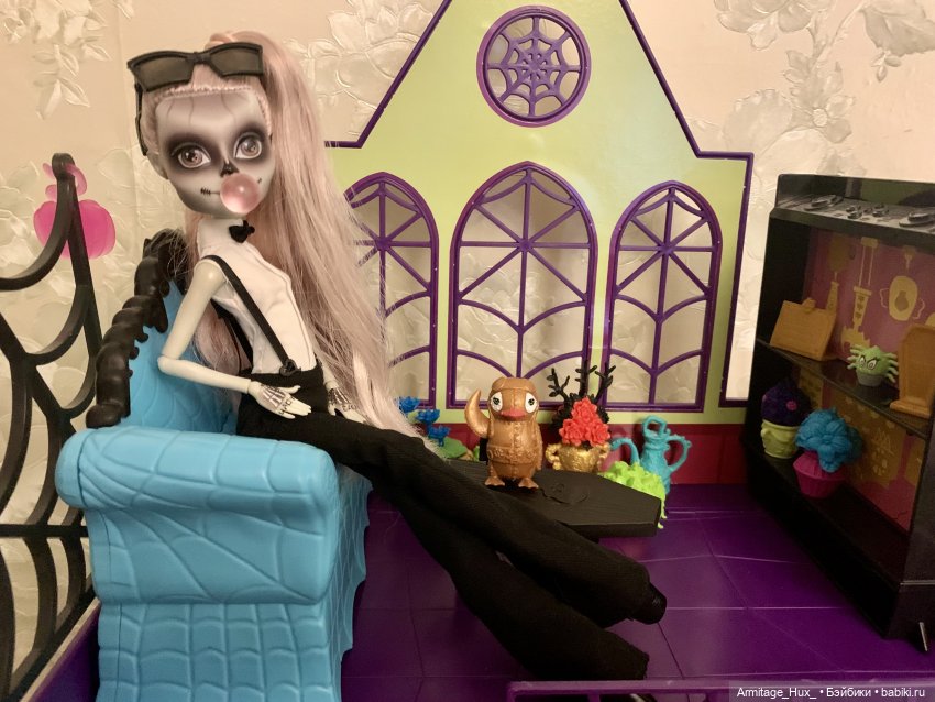 Мой обзор на «Школу монстров» и обзор на коллекцию монстров и куколок формата монстров