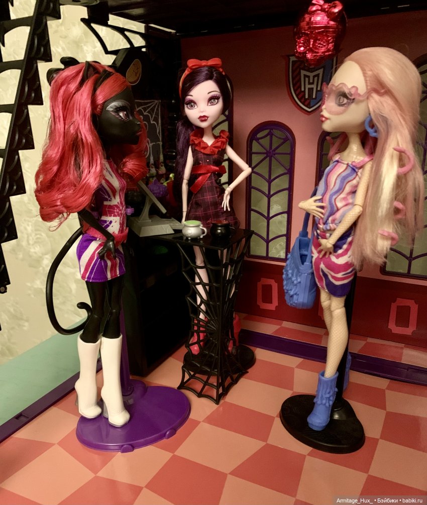 Мой обзор на «Школу монстров» и обзор на коллекцию монстров и куколок формата монстров