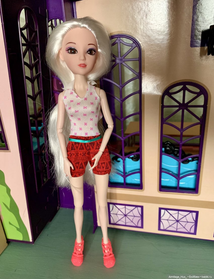 Мой обзор на «Школу монстров» и обзор на коллекцию монстров и куколок формата монстров