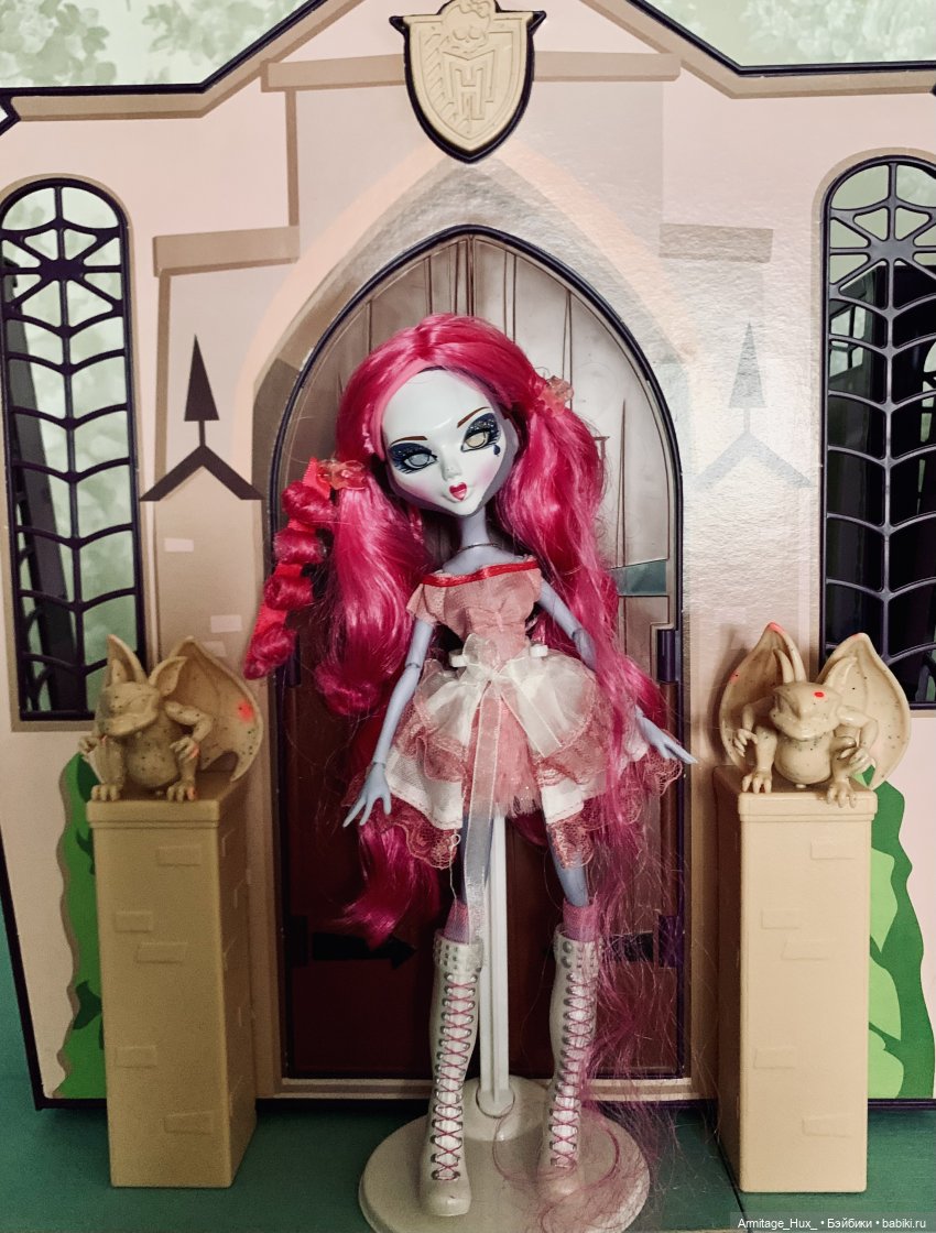 Мой обзор на «Школу монстров» и обзор на коллекцию монстров и куколок формата монстров