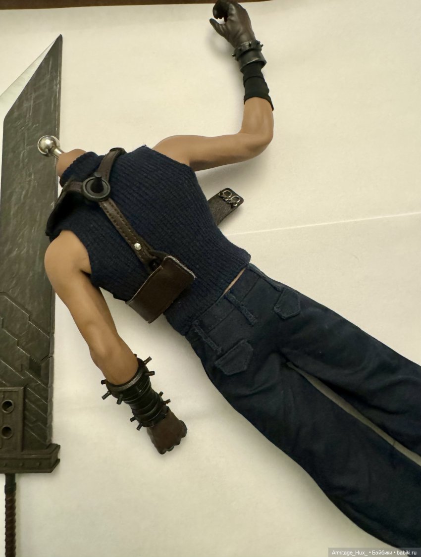 Распаковка Клауда Страйфа SET059 (фото 9)