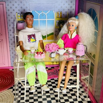 Мой обзор на фирменный домик «Star Home» для Sindy от “hasbro” 1987 год выпуска и мою дизайнерскую работу по мебелировке его комнат