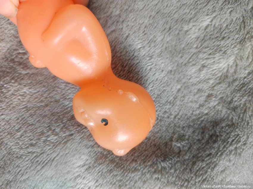 вот здесь сильно выпирает шовчик