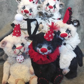 Мимы, клоунята или Пьерошки?