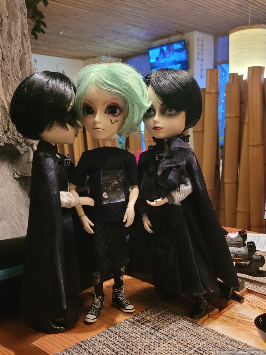 Четверо из ларца, одинаковых с лица