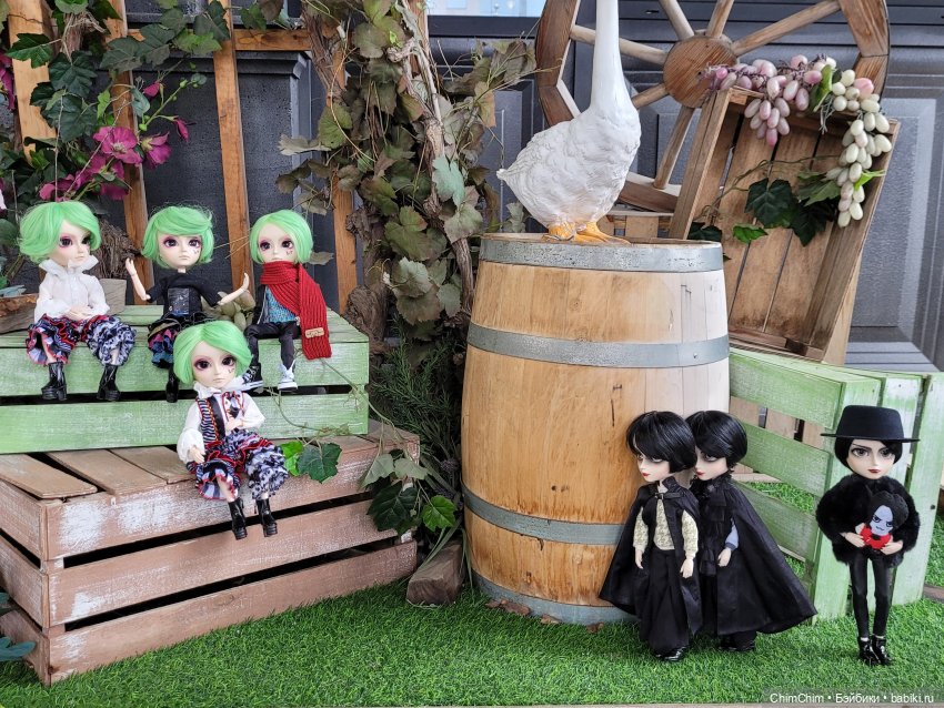 Четверо из ларца, одинаковых с лица