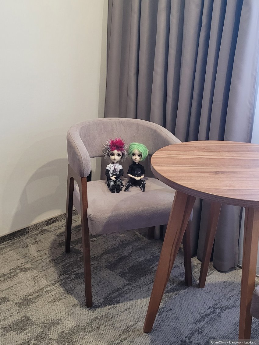 Четверо из ларца, одинаковых с лица