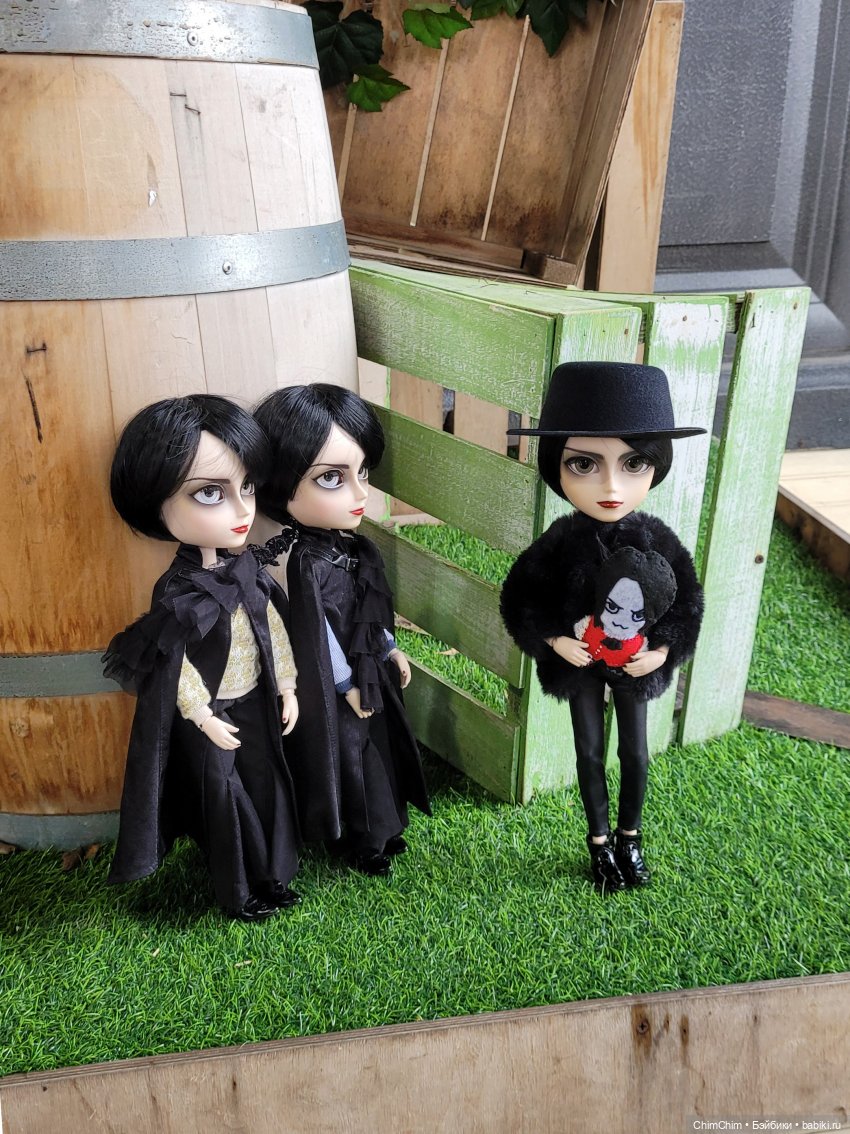 Четверо из ларца, одинаковых с лица