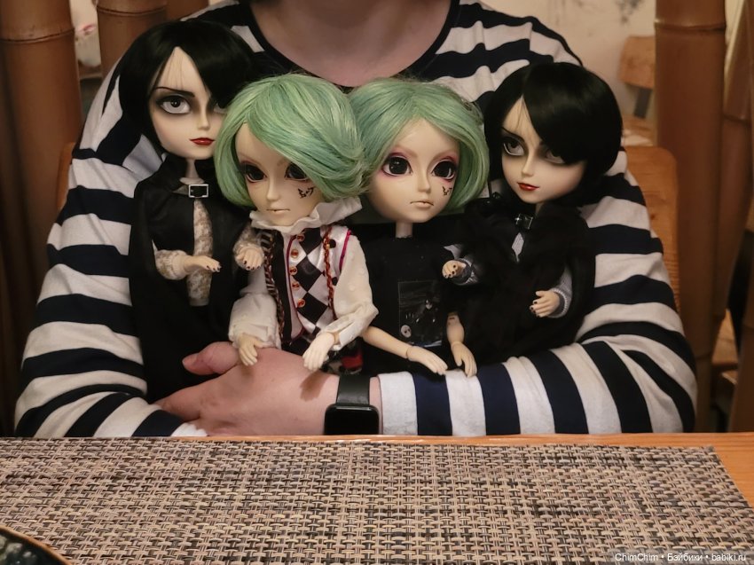 Четверо из ларца, одинаковых с лица