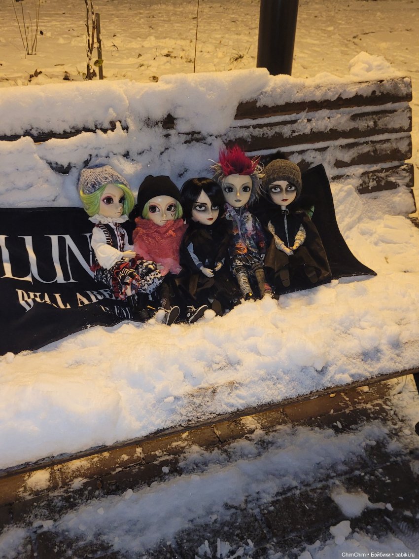 Четверо из ларца, одинаковых с лица