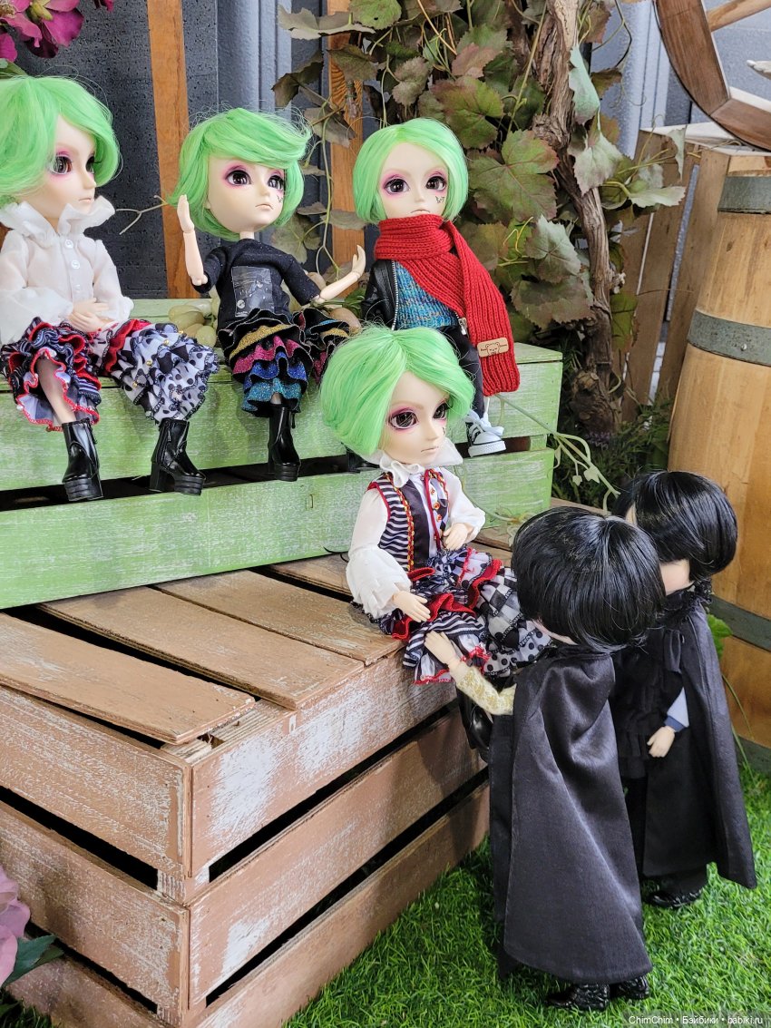 Четверо из ларца, одинаковых с лица