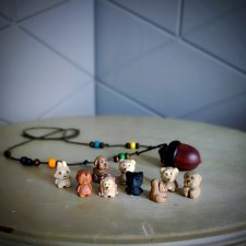 Жители желудей-кулончиков