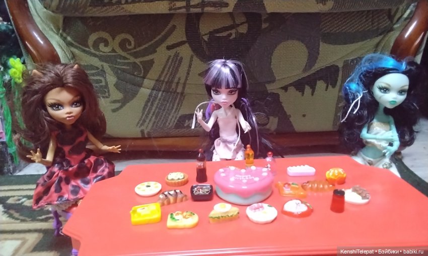 Монстряшки решили перекусить