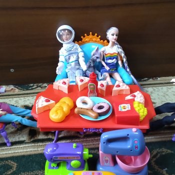 Возвращение из космоса и последующий праздник.