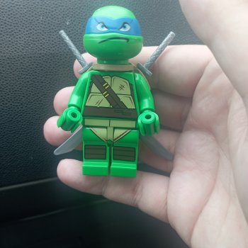 Ничуть не лего, но такая громадина...