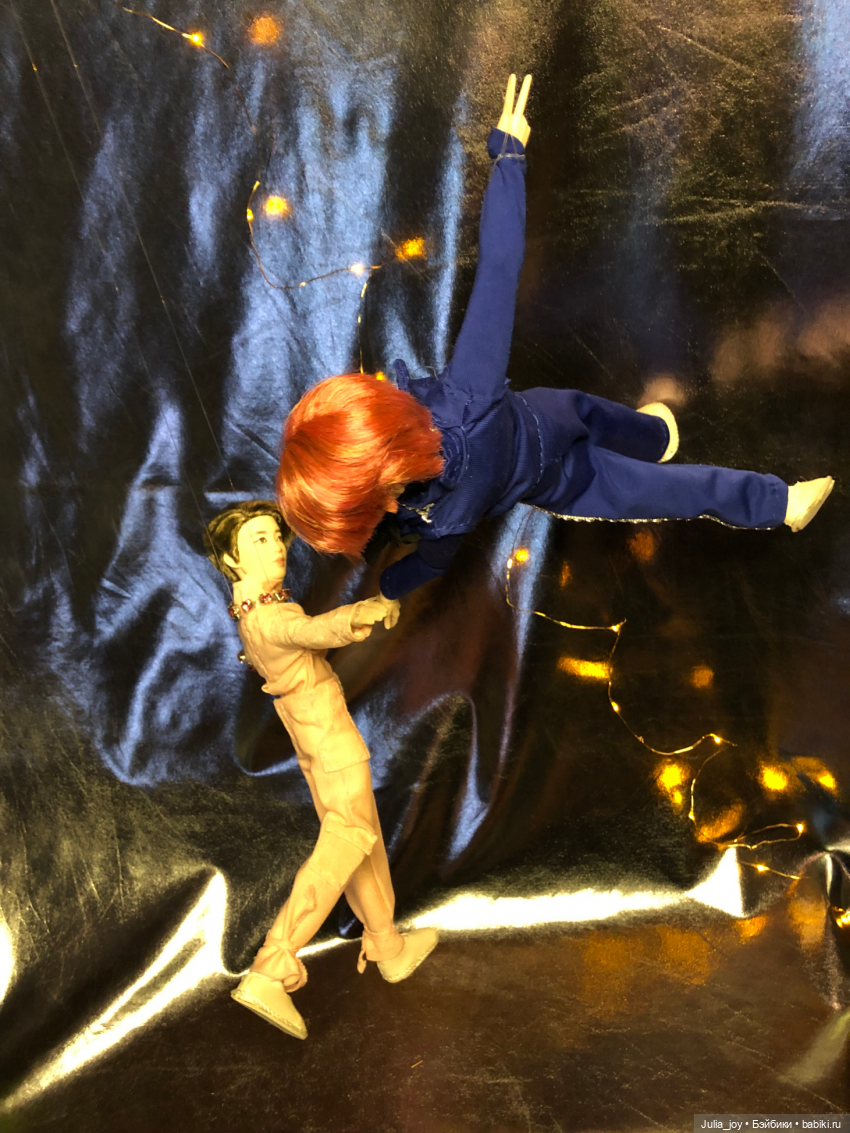 Новогодняя телепрограмма «Шире круг». Песня «Две звезды»