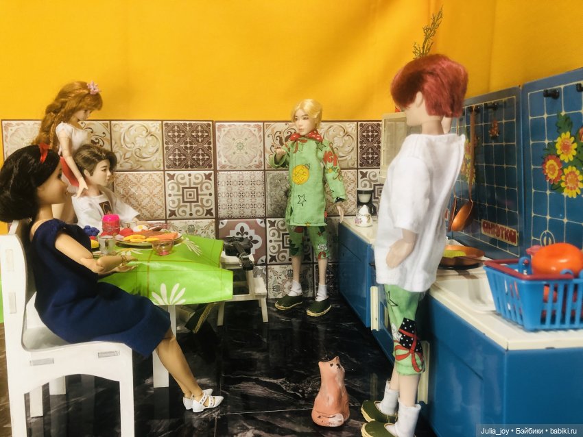 Вечер под гитару — Куклы BTS (БТС) от Mattel: K