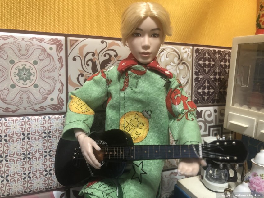 Вечер под гитару — Куклы BTS (БТС) от Mattel: K