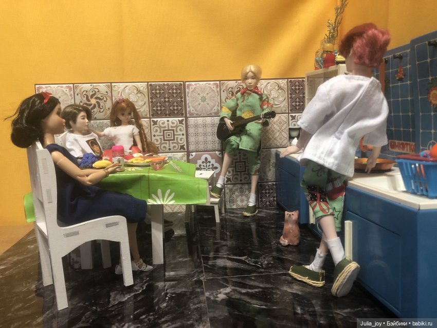 Вечер под гитару — Куклы BTS (БТС) от Mattel: K