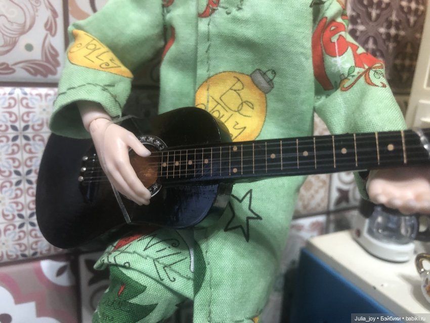 Вечер под гитару — Куклы BTS (БТС) от Mattel: K (фото 5)