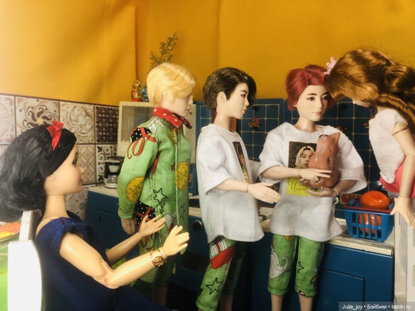 Вечер под гитару — Куклы BTS (БТС) от Mattel: K