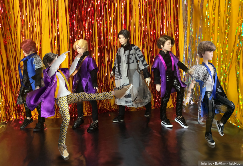 Август Фест. Выступление – перфоманс на песню IDOL