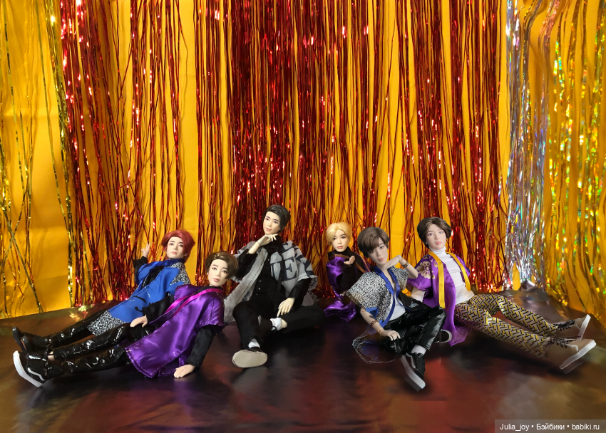 Август Фест. Выступление – перфоманс на песню IDOL