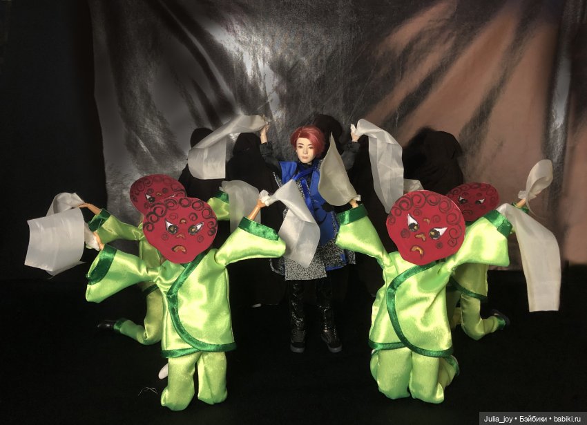 Август Фест. Выступление – перфоманс на песню IDOL