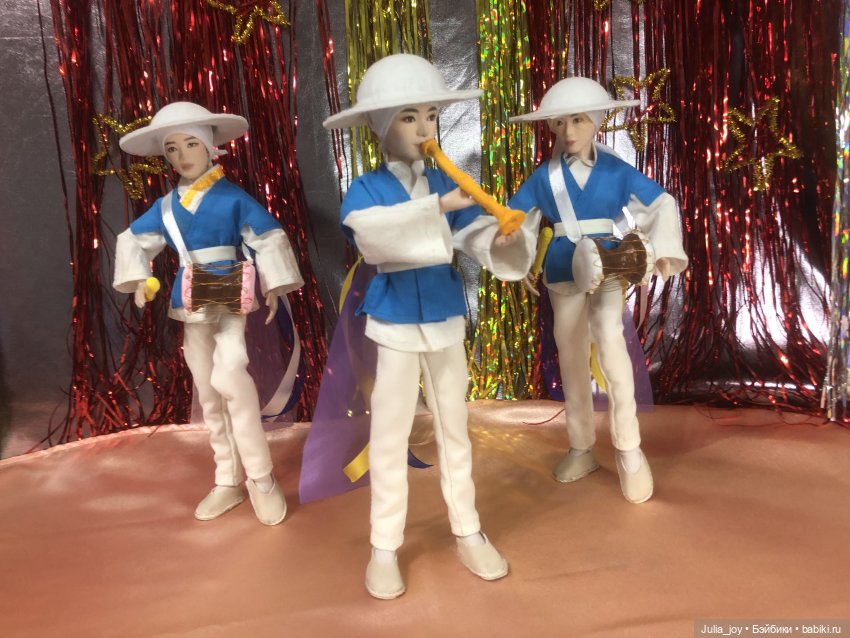 Август Фест. Выступление – перфоманс на песню IDOL