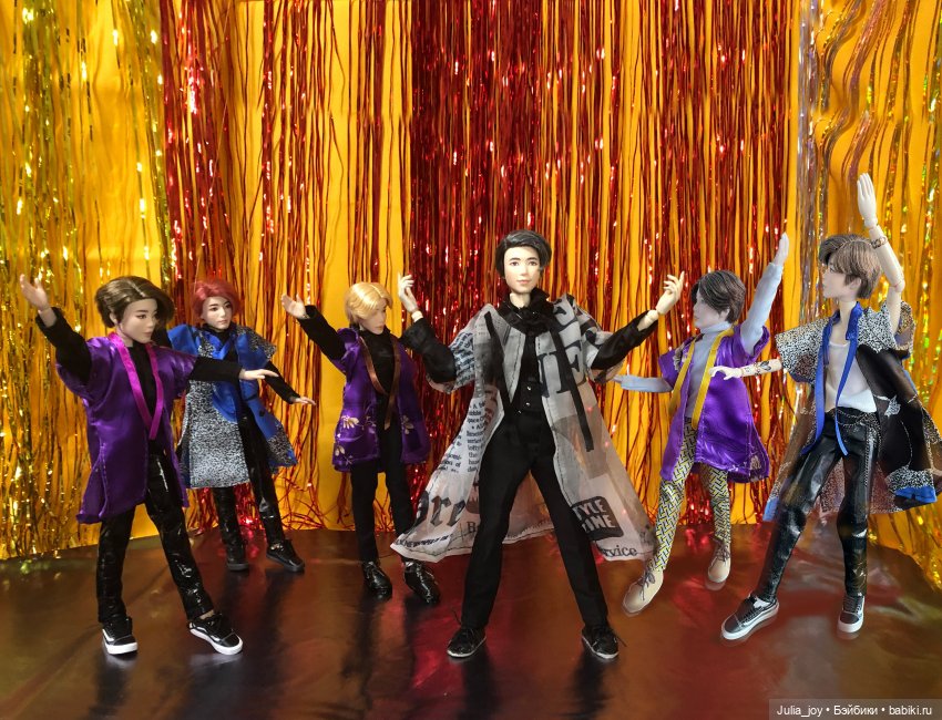 Август Фест. Выступление – перфоманс на песню IDOL