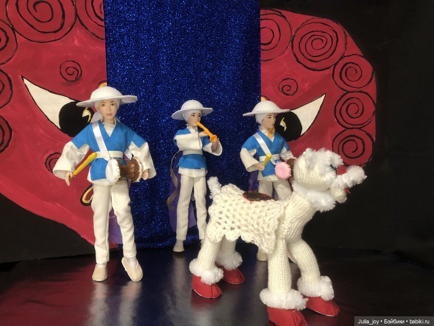 Август Фест. Выступление – перфоманс на песню IDOL