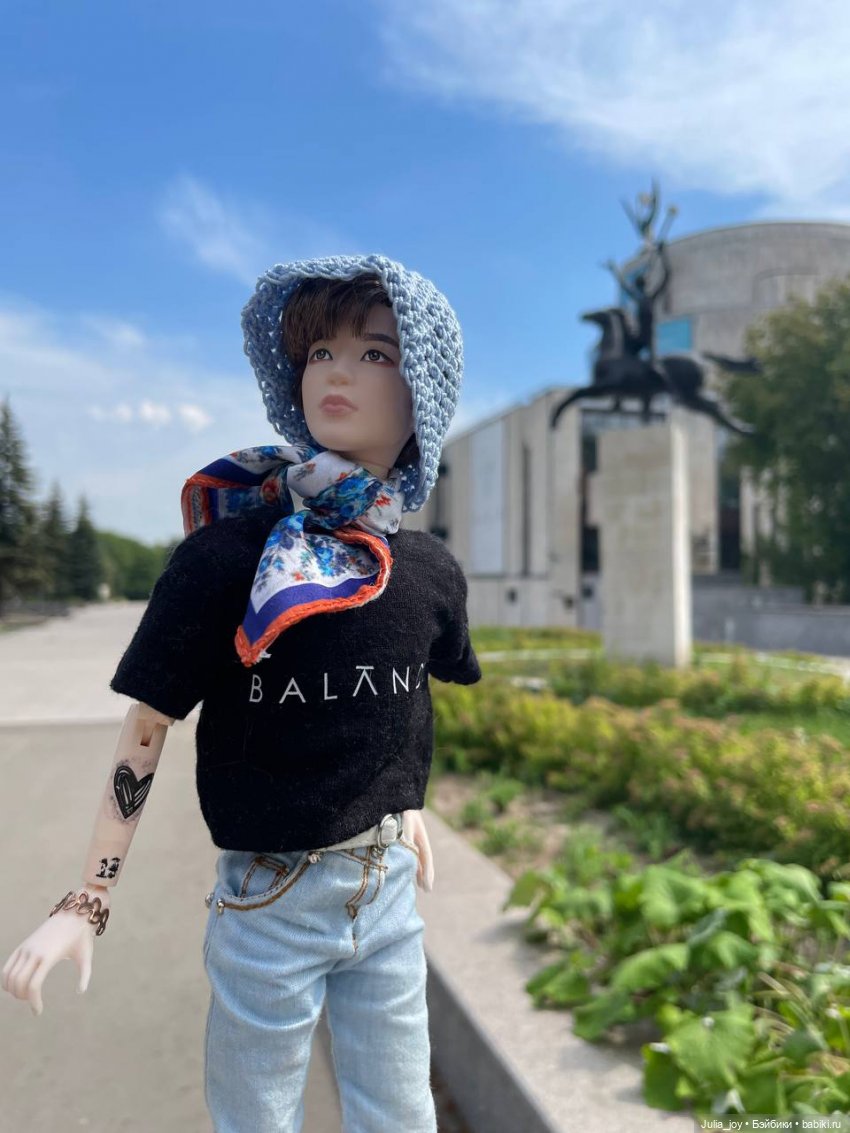 Выход в город на этюды — Куклы BTS (БТС) от Mattel: K (фото 3)