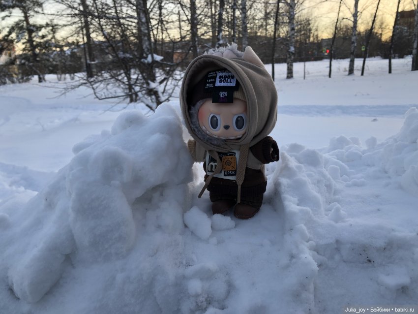 Под высоким небом… по глубоким сугробам