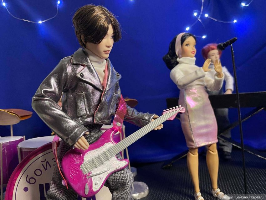 Трава у дома. С Днем космонавтики