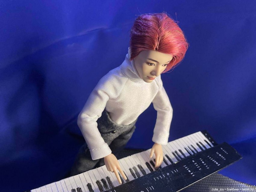 Трава у дома. С Днем космонавтики