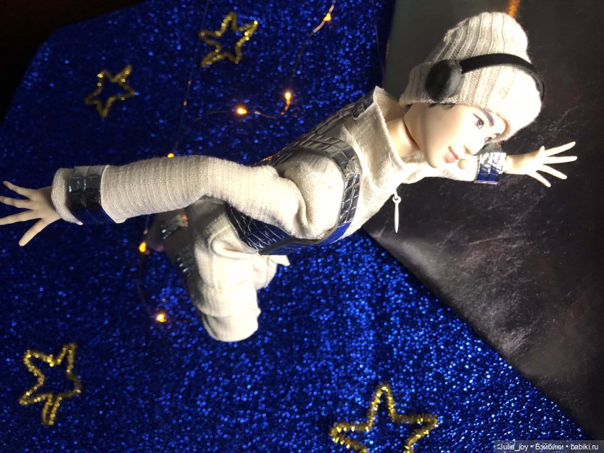 Трава у дома. С Днем космонавтики