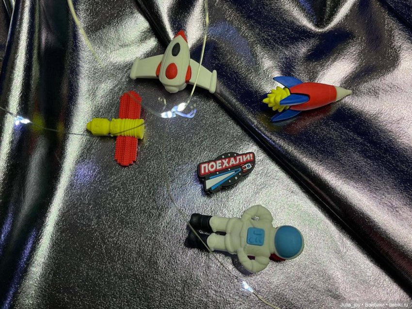 Трава у дома. С Днем космонавтики