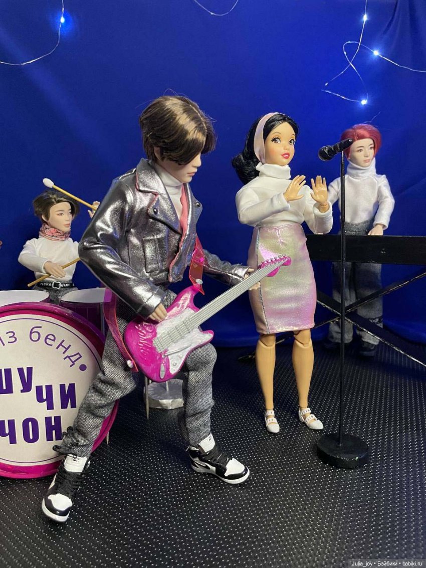 Трава у дома. С Днем космонавтики