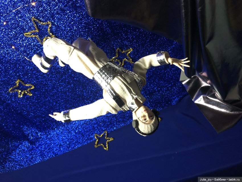 Трава у дома. С Днем космонавтики