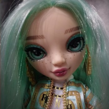 Дафни Минтон