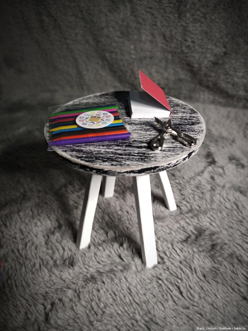 Карты, деньги, два стола — Мебель для кукол и домиков: фото (фото 6)