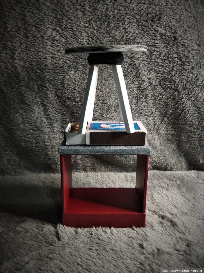 Карты, деньги, два стола — Мебель для кукол и домиков: фото (фото 2)