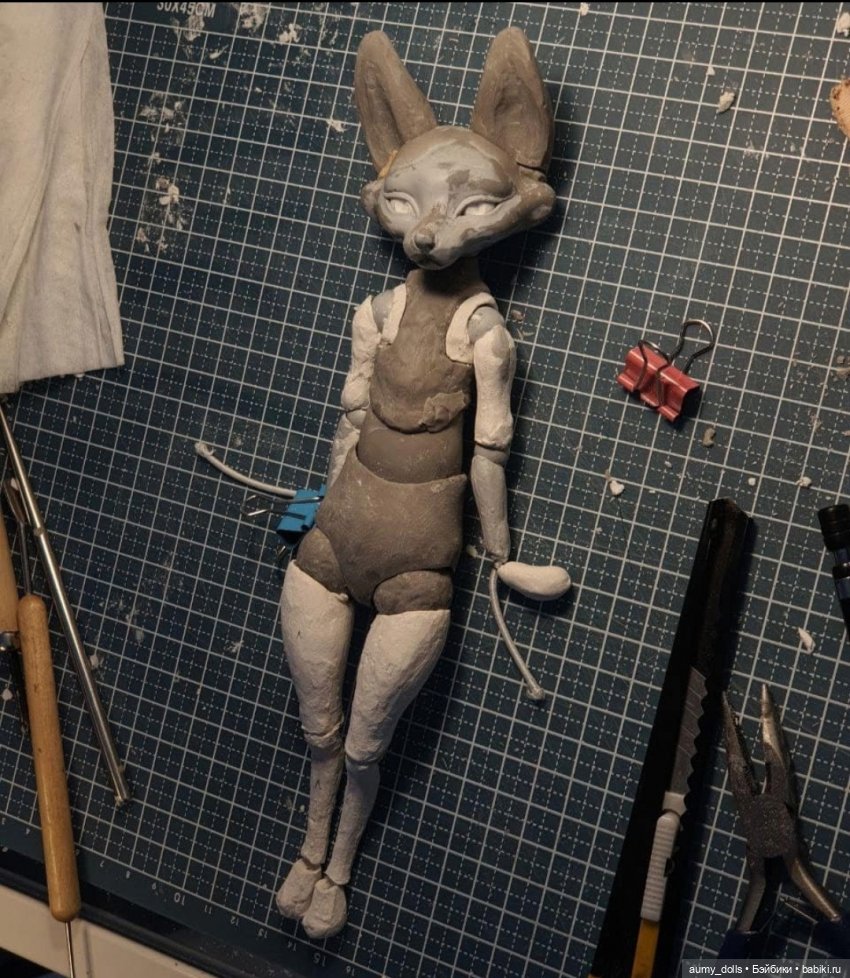 Вначале она была сделана из пластика, в конечном итоге она уже была почти вся из самозатвердевающей глины LaDoll Вначале она была сделана из пластика, в конечном итоге она уже была почти вся из самозатвердевающей глины LaDoll