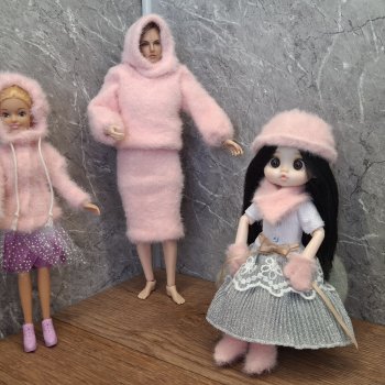 Раскрой одежды из пары пушистых носков