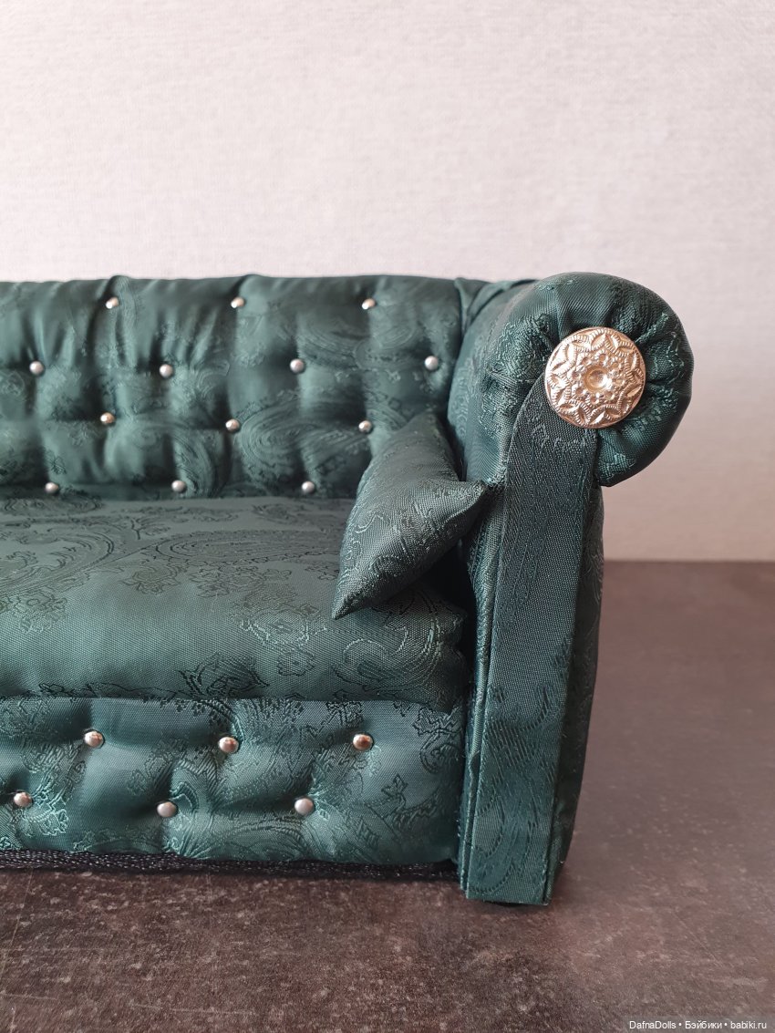 Изумрудный диван — Мебель для кукол и домиков: фото (фото 2)