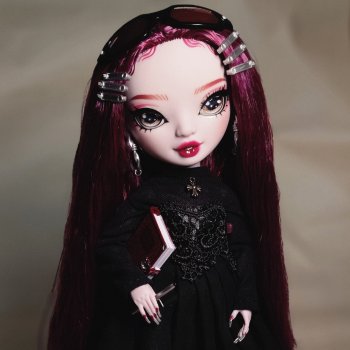 Скарлет Роуз теперь готик лолита